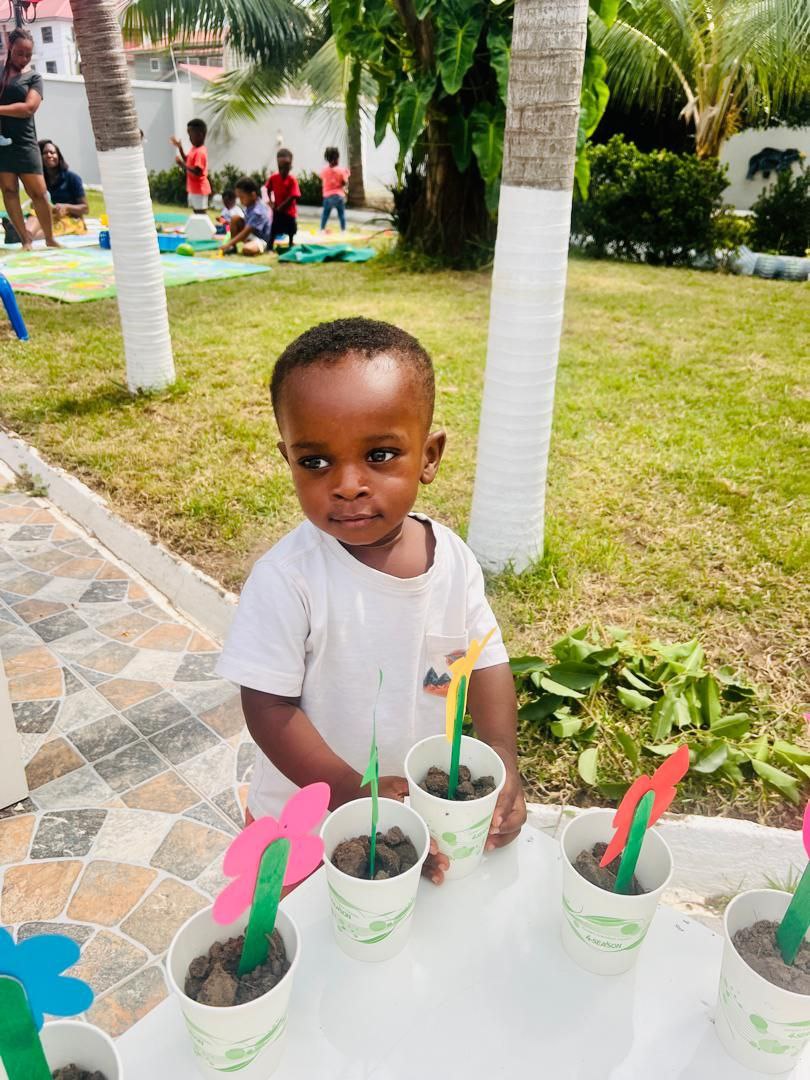 photo_6048360791373105454_y